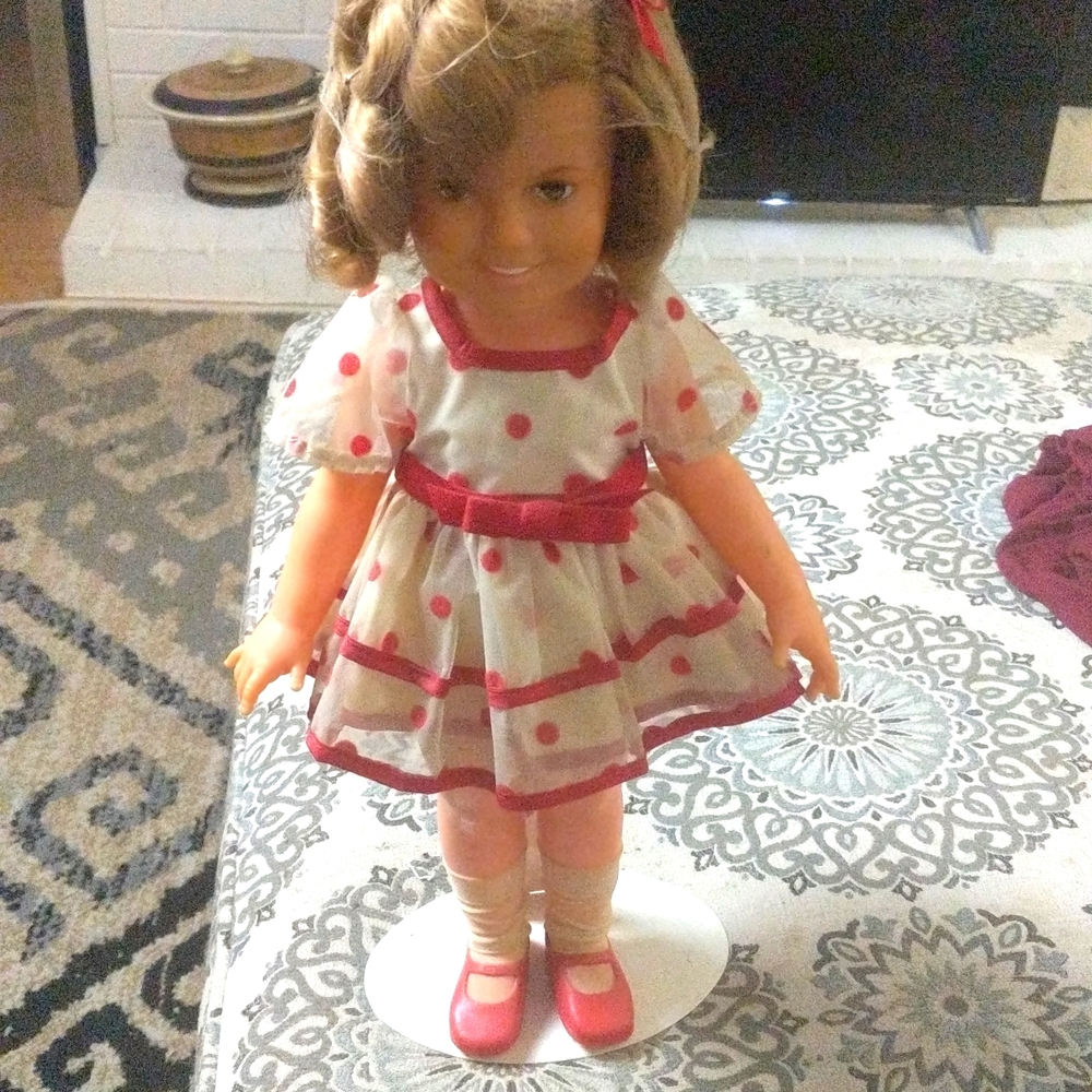 VINTAGE ORIGINAL SHIRLEY TEMPLE DOLL WITH STAND.